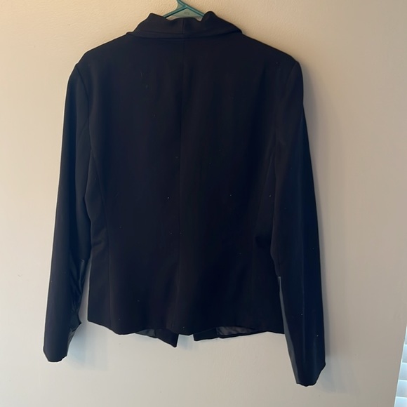Forever 21 black blazer with faux leather detail on sleeves size large - Picture 2 of 4